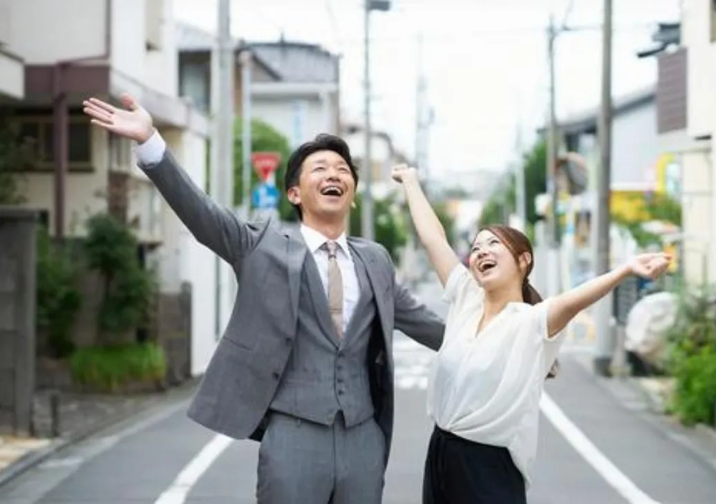 不動産業者が幸せな様子